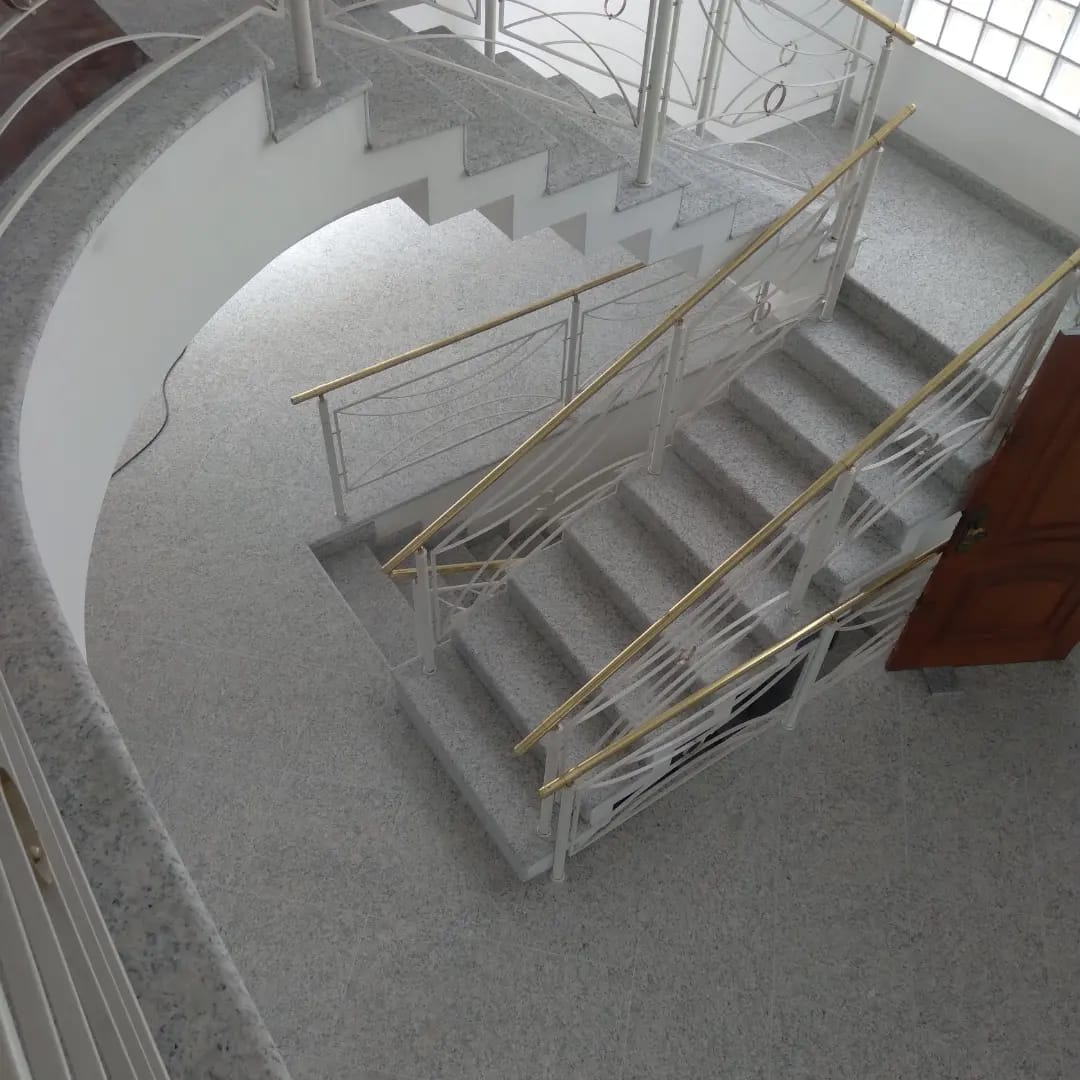 Empresa especializada em limpeza de granito